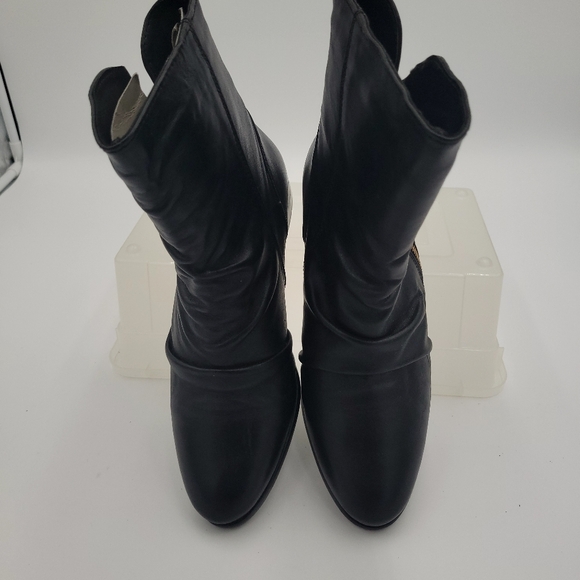 Womans Medici Black Ankle Boot Gold Zipper Size 38/7.5 - Picture 3 of 10